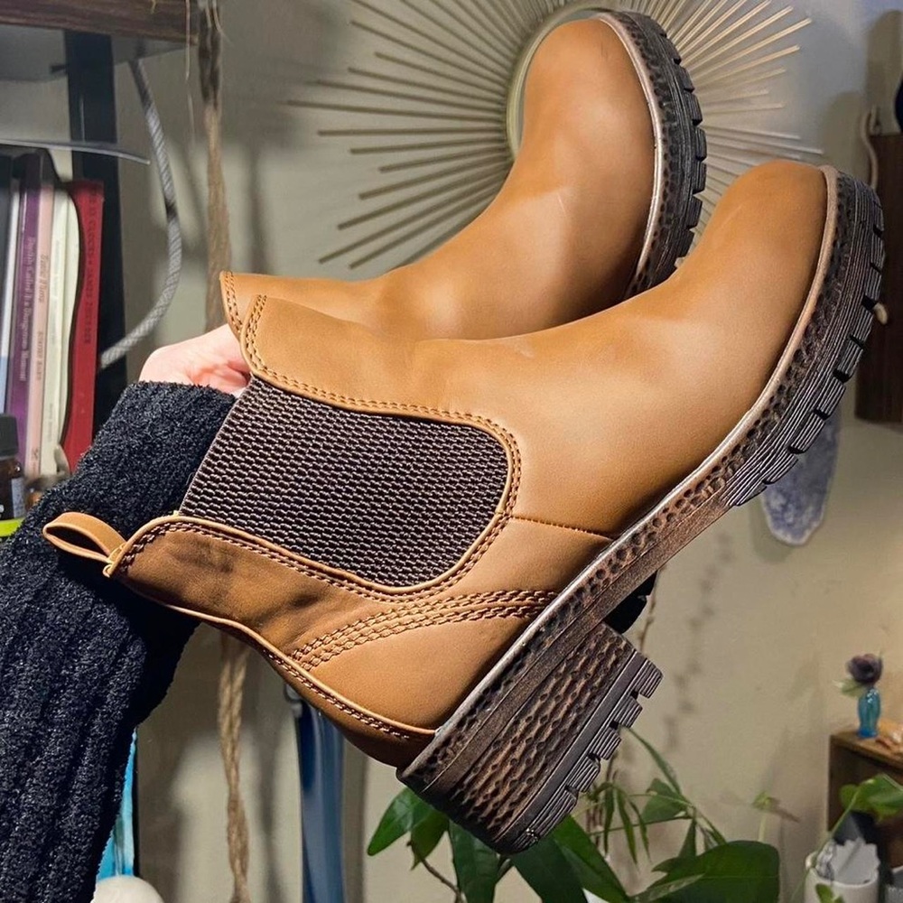 Women’s 5.5 Chelsea Boots